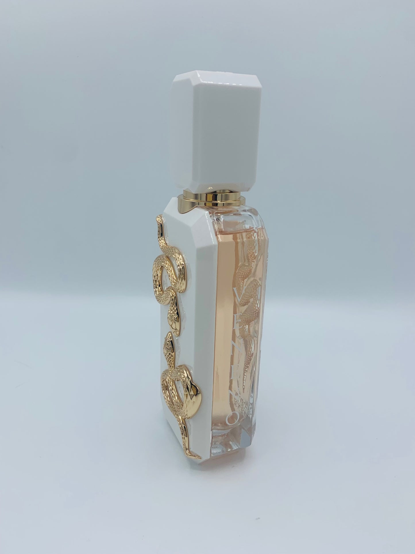 Veneno Bianco Eau de Parfum by French Avenue Sample sizes