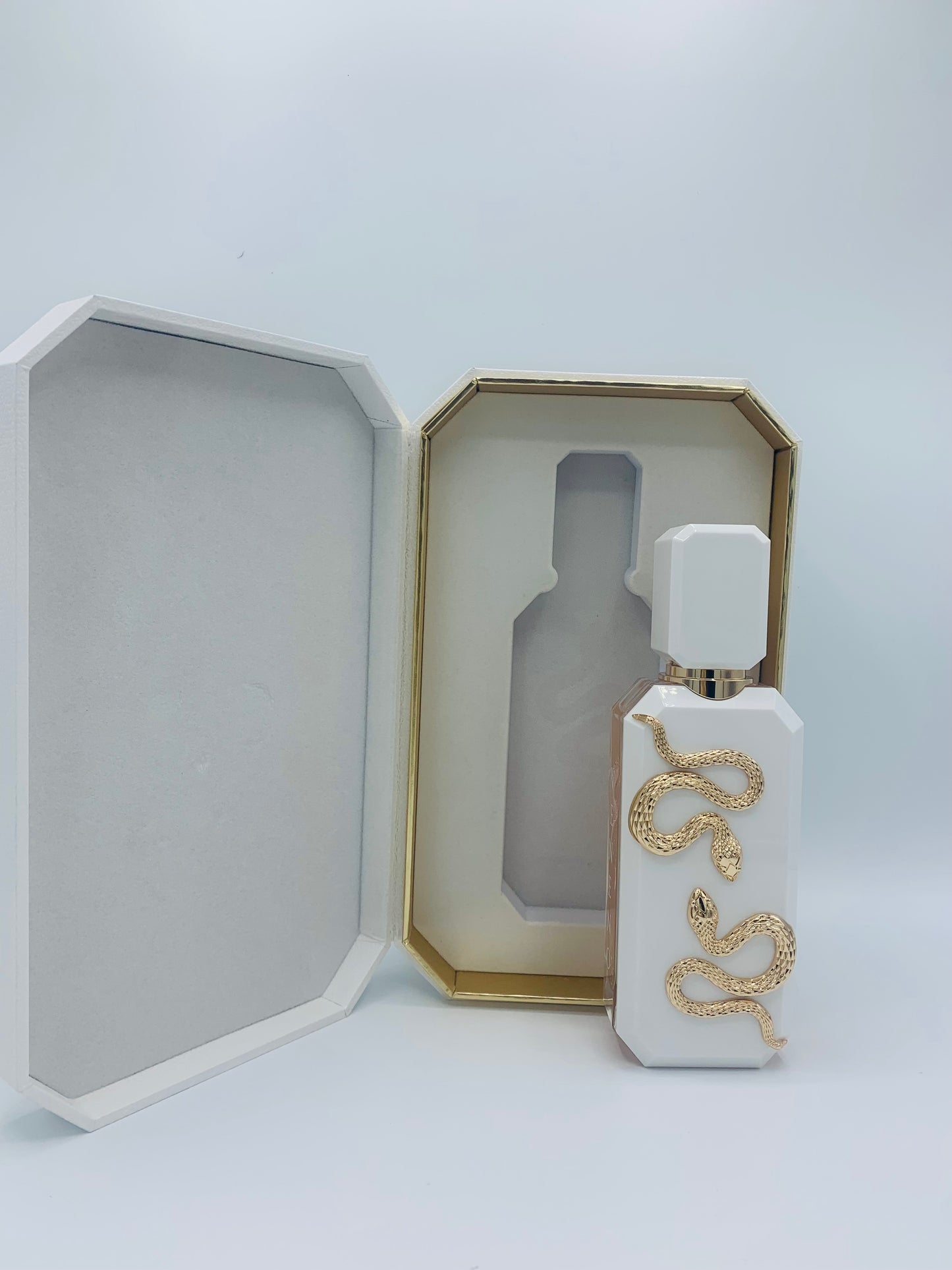 Veneno Bianco Eau de Parfum by French Avenue Sample sizes